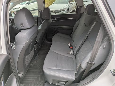 Used 2020 Kia Sorento LX w/ LX I4 Convenience Package image 7