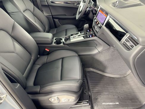 Certified 2026 Porsche Macan AWD/4WD image 30