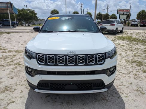 Used 2025 Jeep Compass Limited AWD/4WD image 9