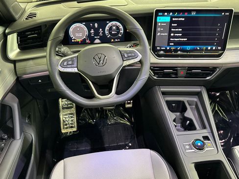 New 2026 Volkswagen Tiguan SE R-Line AWD/4WD image 13