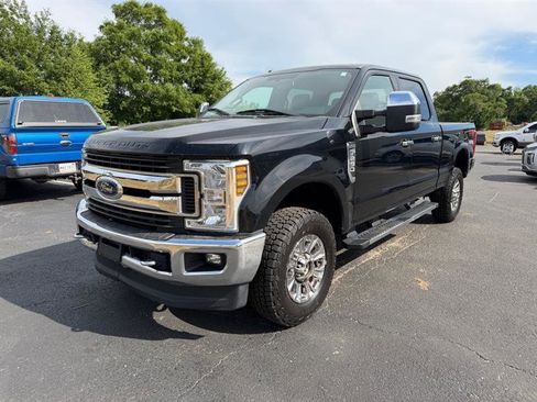 Used 2018 Ford F250 XLT w/ XLT Premium Package AWD/4WD image 2