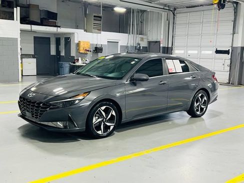 Used 2023 Hyundai Elantra Limited FWD image 16