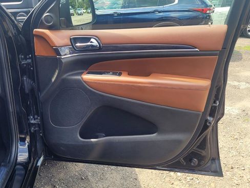 Used 2020 Jeep Grand Cherokee Overland AWD/4WD image 27