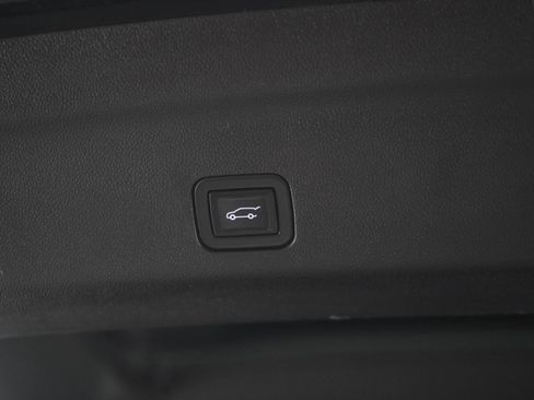 Used 2022 GMC Yukon Denali w/ Denali Premium Package AWD/4WD image 18