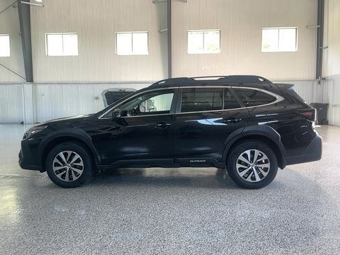 Used 2024 Subaru Outback Premium AWD/4WD image 4