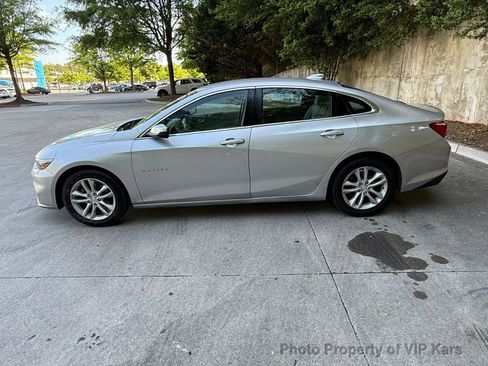 Used 2018 Chevrolet Malibu LT w/ Driver Confidence Package image 8