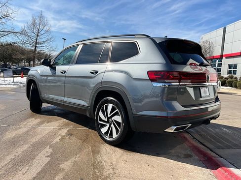 Used 2025 Volkswagen Atlas SE image 8