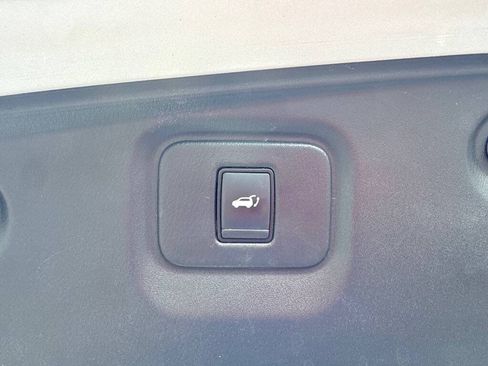 Used 2019 Nissan Pathfinder Platinum FWD image 8