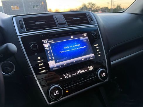 Used 2018 Subaru Outback 2.5i Limited image 19