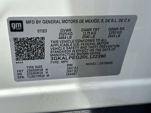 Used 2024 GMC Terrain SLT w/ Tech Package FWD image 19