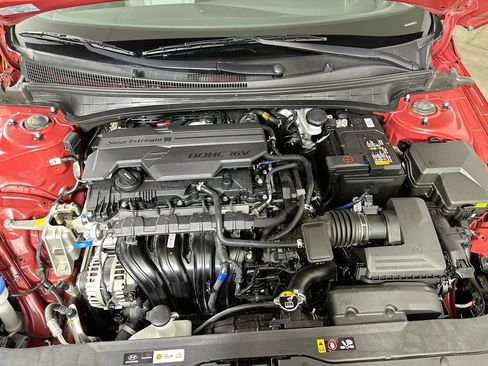 Used 2025 Hyundai Elantra Limited FWD image 9