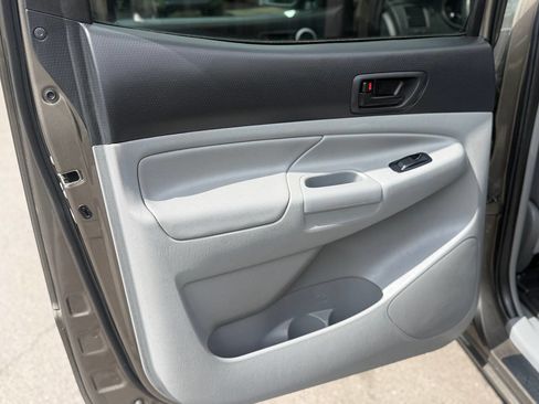 Used 2012 Toyota Tacoma 4x4 Double Cab w/ TRD Sport Pkg image 98