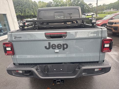 Used 2024 Jeep Gladiator Sport AWD/4WD image 4