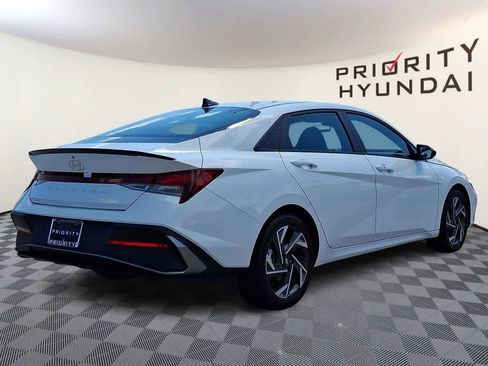 Certified 2025 Hyundai Elantra Sport FWD image 4