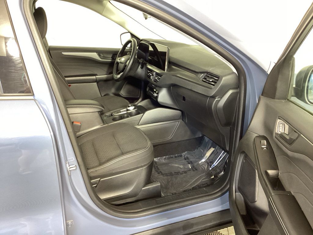 Used 2023 Ford Escape Active w/ Tech Pack #1 AWD/4WD image 6