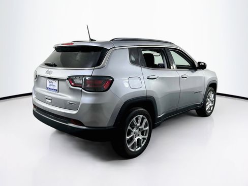 Used 2022 Jeep Compass Latitude w/ Sun and Sound Group AWD/4WD image 5