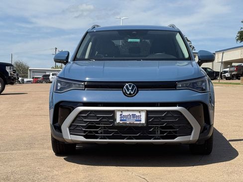 New 2025 Volkswagen Taos SE FWD image 10
