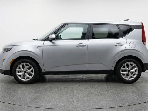 Used 2025 Kia Soul LX w/ LX Technology Package image 5