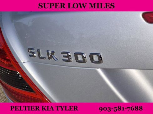 Used 2010 Mercedes-Benz SLK 300 image 10