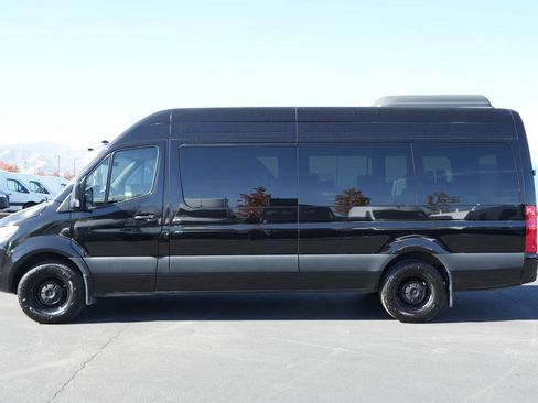 Used 2024 Mercedes-Benz Sprinter 2500 image 4