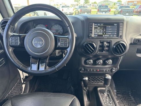 Used 2017 Jeep Wrangler Unlimited Sahara AWD/4WD image 2
