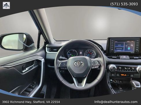 Used 2021 Toyota RAV4 XLE Premium AWD/4WD image 32