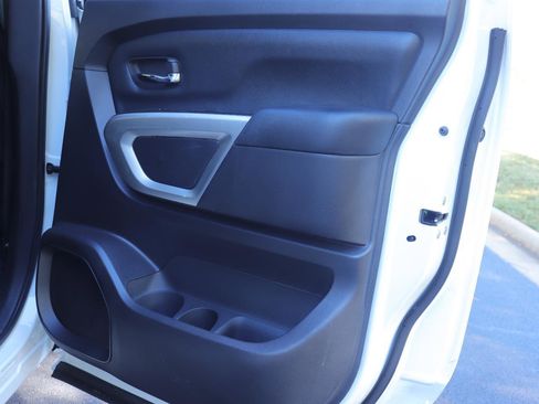 Used 2023 Nissan Titan SV image 19