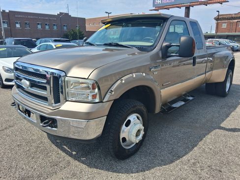 Used 2005 Ford F350 XLT AWD/4WD image 3