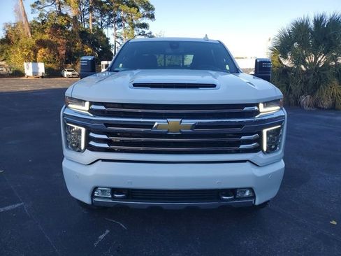 Used 2022 Chevrolet Silverado 2500 High Country w/ Safety Package II image 2