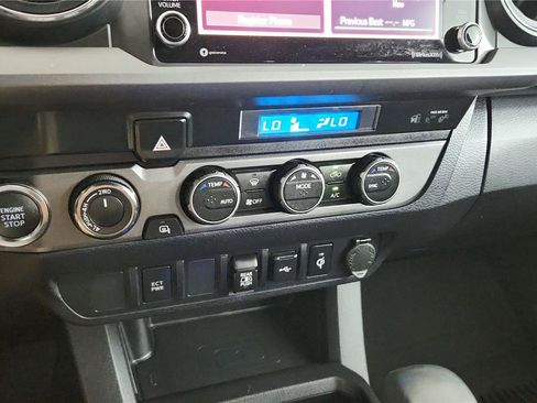 Used 2022 Toyota Tacoma TRD Off-Road AWD/4WD image 26