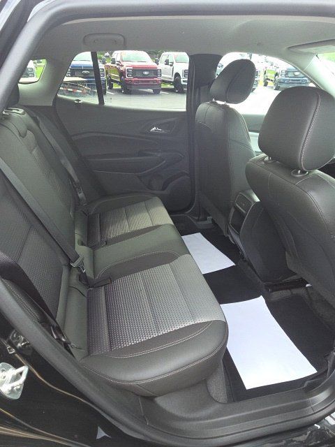 Used 2024 Chevrolet Trax LT FWD image 17