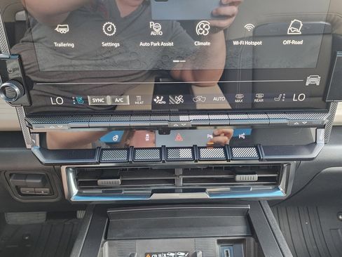 New 2026 GMC Hummer EV 4x4 Crew Cab image 34