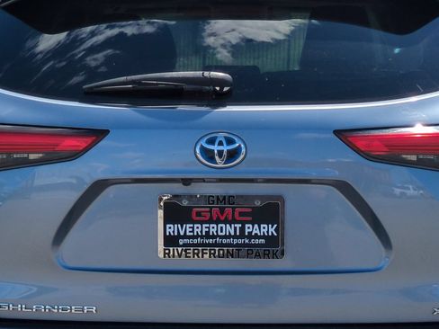 Used 2020 Toyota Highlander XLE AWD/4WD image 48