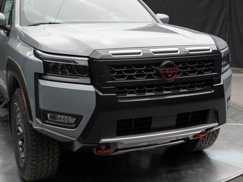 Used 2025 Nissan Frontier PRO-4X w/ Pro Convenience Package image 5