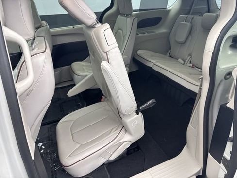 Used 2020 Chrysler Pacifica Limited w/ Advanced Safetytec Group image 45