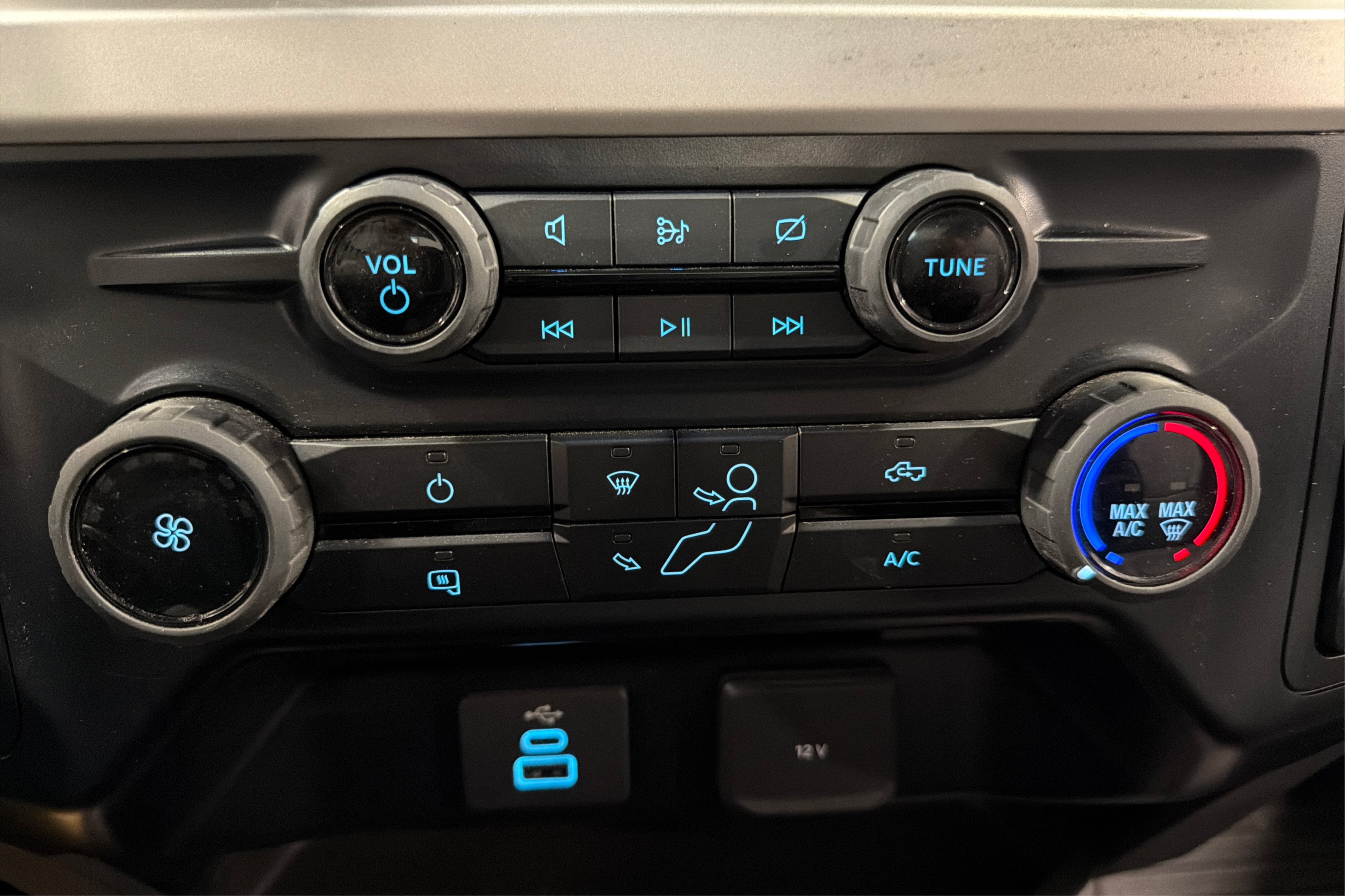 Used 2023 Ford F250 XL w/ Snow Plow Prep Package AWD/4WD image 32
