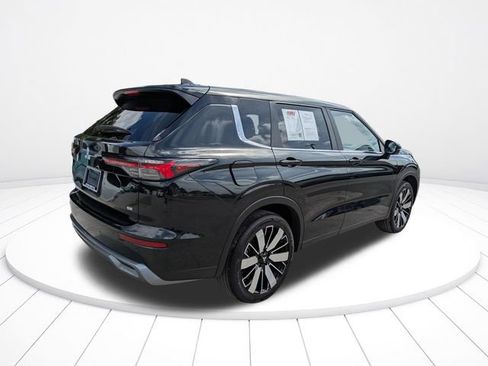 Used 2025 Mitsubishi Outlander SE FWD image 4
