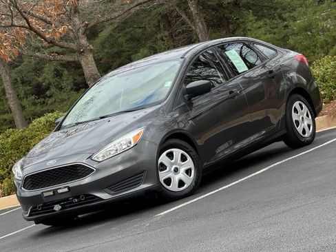 Used 2018 Ford Focus S image 1