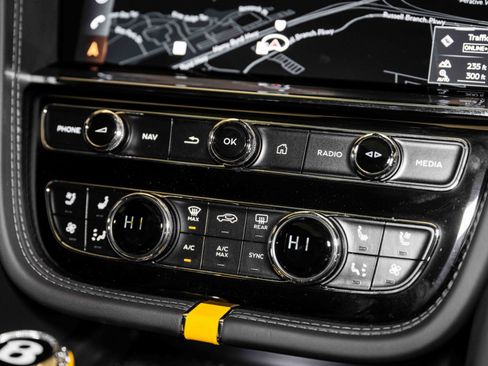 Used 2024 Bentley Bentayga Azure V8 image 39