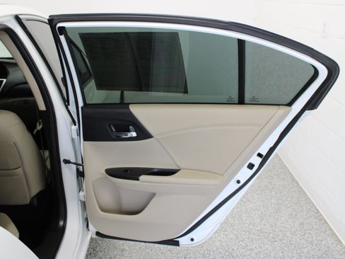 Used 2015 Honda Accord EX-L image 32