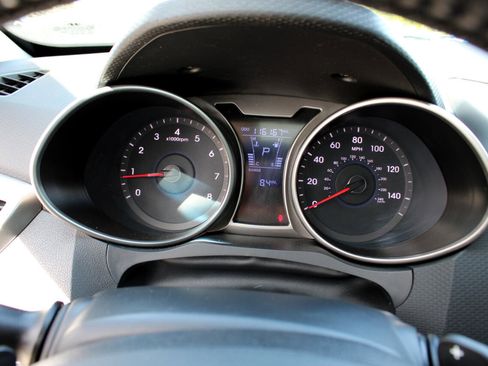 Used 2012 Hyundai Veloster w/ Style Pkg image 25