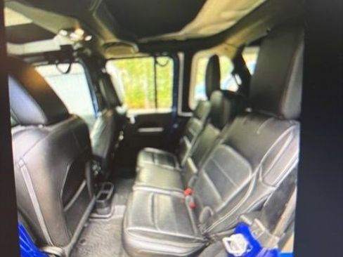 Used 2018 Jeep Wrangler Unlimited Sahara image 4