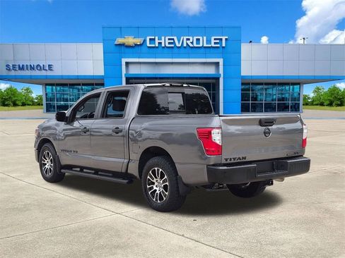 Used 2018 Nissan Titan SV w/ SV Convenience Package RWD image 3