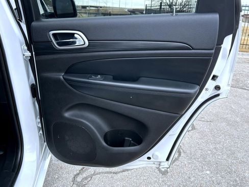 Used 2020 Jeep Grand Cherokee Altitude image 18