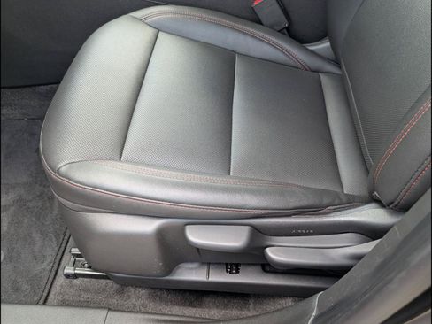 Used 2025 Chevrolet Trax RS FWD image 19
