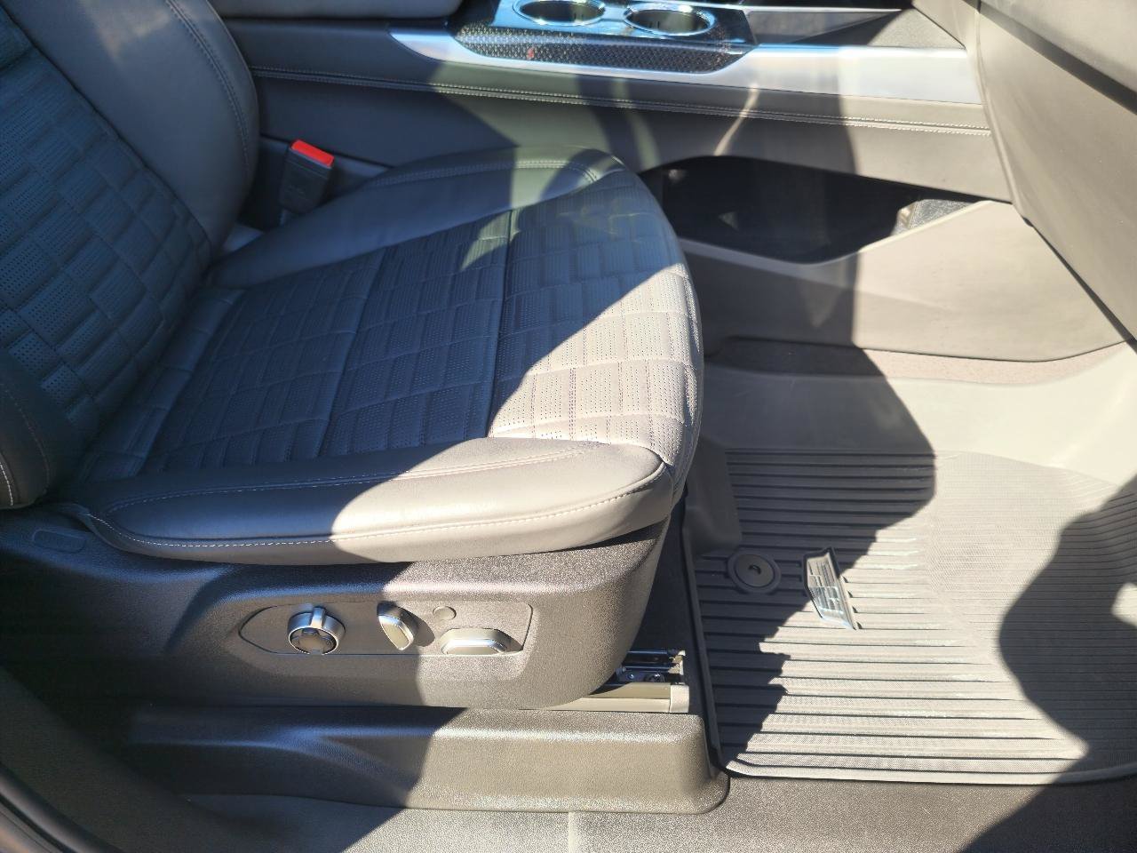 Used 2025 Cadillac Escalade V AWD/4WD image 26