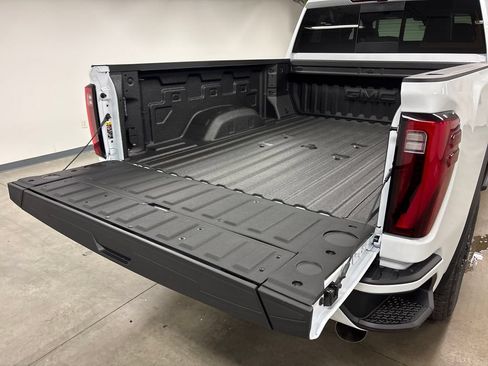 New 2026 GMC Sierra 2500 Denali Ultimate AWD/4WD image 18
