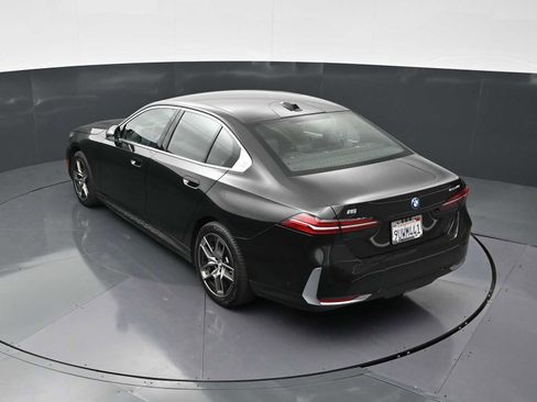 Used 2026 BMW i5 eDrive40 w/ Executive Package RWD image 23