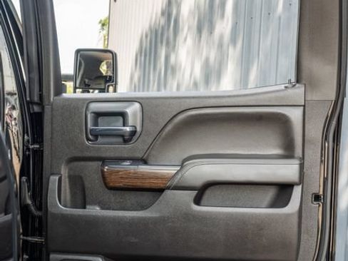 Used 2018 GMC Sierra 2500 Denali w/ Duramax Plus Package AWD/4WD image 39