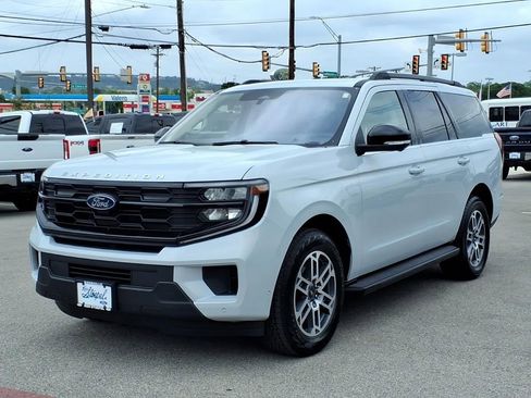 Certified 2025 Ford Expedition Active AWD/4WD image 12